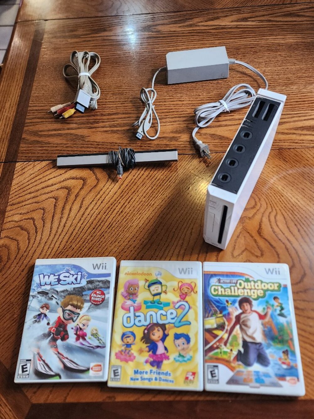 Nintendo Wii RVL-001 Console with 3 Games, Sensor, AV Cable & AC Adaptor